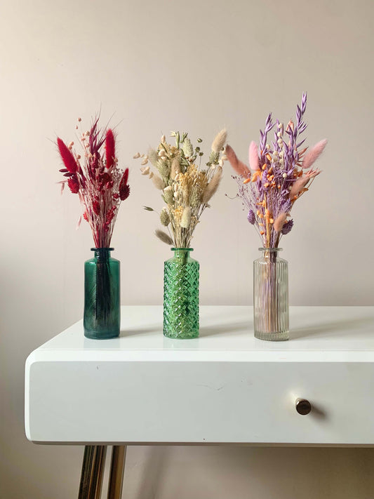 Vase et fleurs séchées
